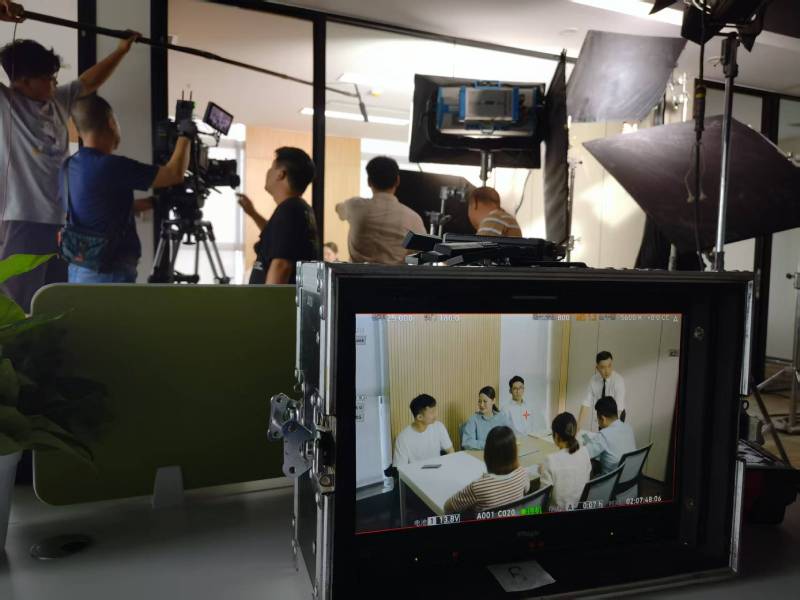 江北区TVC拍摄公司：科技产品视觉化大师，诠释未来感与功能美学